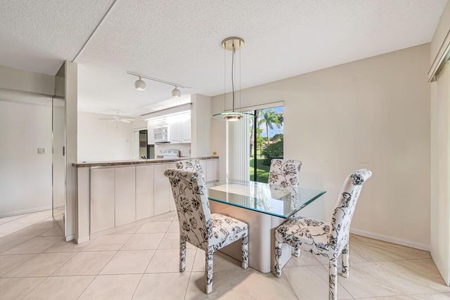 10851 Palm Lake Avenue 101, Boynton Beach, FL 33437