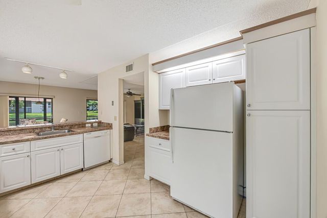 10851 Palm Lake Avenue 101, Boynton Beach, FL 33437