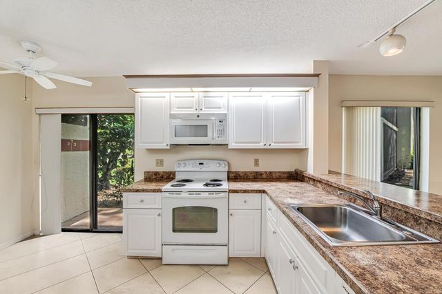 10851 Palm Lake Avenue 101, Boynton Beach, FL 33437