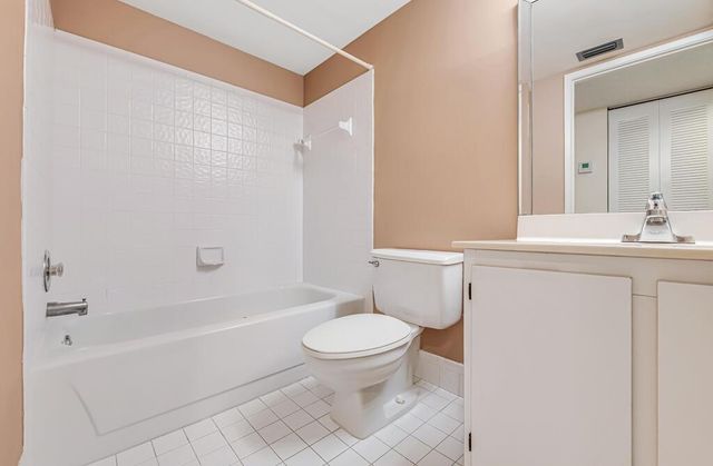 10851 Palm Lake Avenue 101, Boynton Beach, FL 33437
