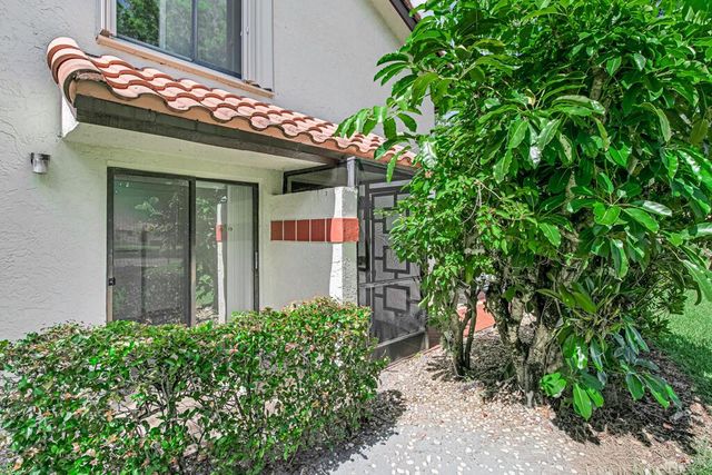 10851 Palm Lake Avenue 101, Boynton Beach, FL 33437