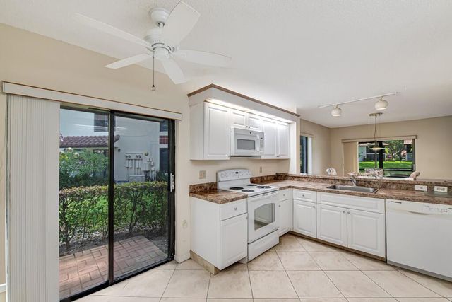 10851 Palm Lake Avenue 101, Boynton Beach, FL 33437