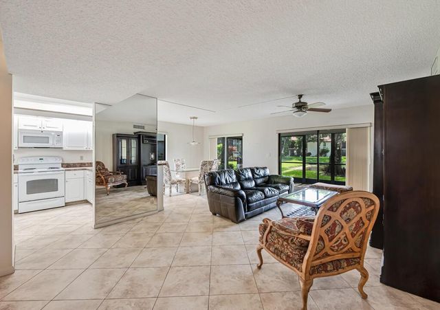 10851 Palm Lake Avenue 101, Boynton Beach, FL 33437