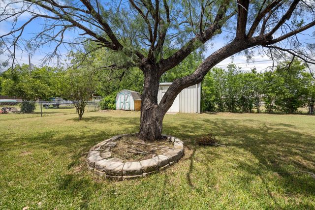 606 Nancy Drive, Glen Rose, TX 76043