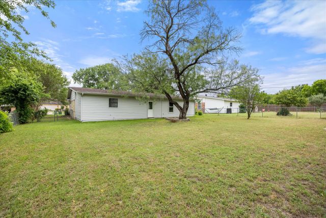 606 Nancy Drive, Glen Rose, TX 76043