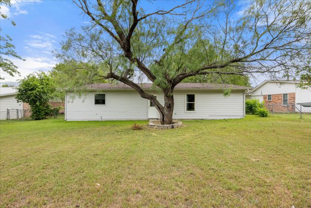 606 Nancy Drive, Glen Rose, TX 76043