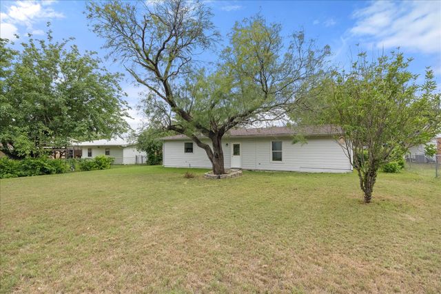606 Nancy Drive, Glen Rose, TX 76043