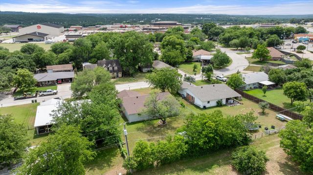 606 Nancy Drive, Glen Rose, TX 76043
