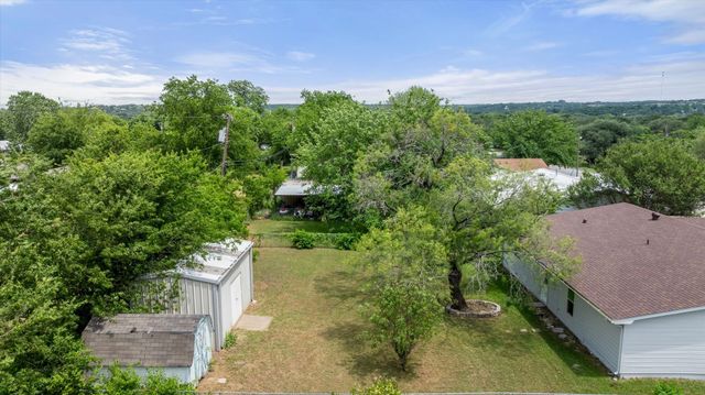 606 Nancy Drive, Glen Rose, TX 76043