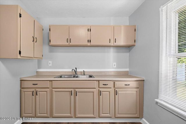 4110 Saint Francis Ln, Louisville, KY 40218