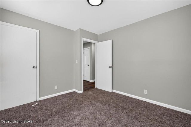 4110 Saint Francis Ln, Louisville, KY 40218