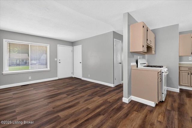 4110 Saint Francis Ln, Louisville, KY 40218
