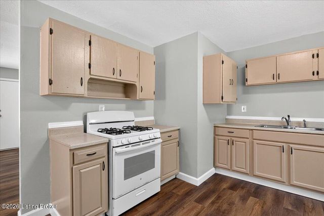4110 Saint Francis Ln, Louisville, KY 40218