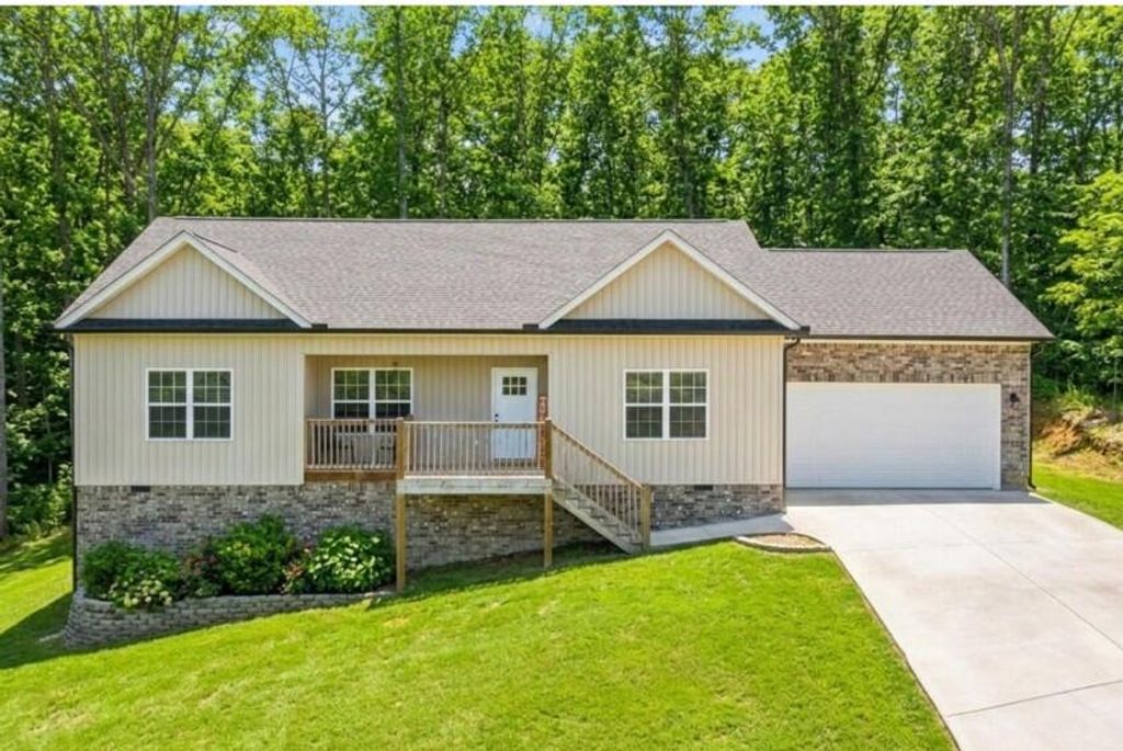 1056 Durgan Place, Dalton, GA 30721
