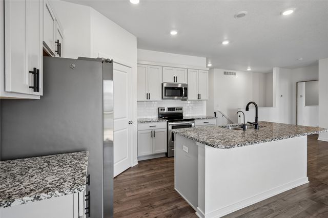 3207 NW Reinhart Drive, Ankeny, IA 50023