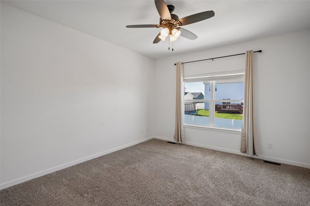 3207 NW Reinhart Drive, Ankeny, IA 50023