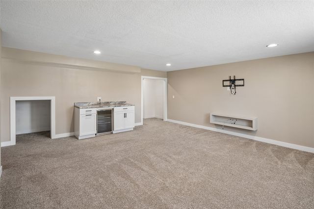 3207 NW Reinhart Drive, Ankeny, IA 50023