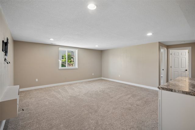 3207 NW Reinhart Drive, Ankeny, IA 50023