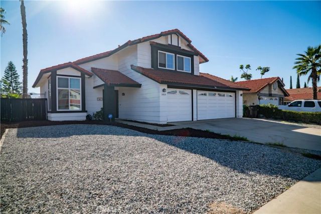1454 Cresta, Corona, CA 92879