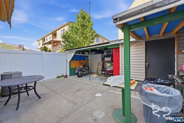22 Lentz, Newark, NJ 07105