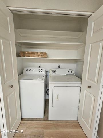 520 W HONONEGH Drive 6, Phoenix, AZ 85027