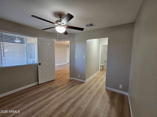 520 W HONONEGH Drive 6, Phoenix, AZ 85027
