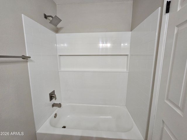 520 W HONONEGH Drive 6, Phoenix, AZ 85027