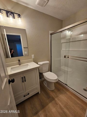 520 W HONONEGH Drive 6, Phoenix, AZ 85027