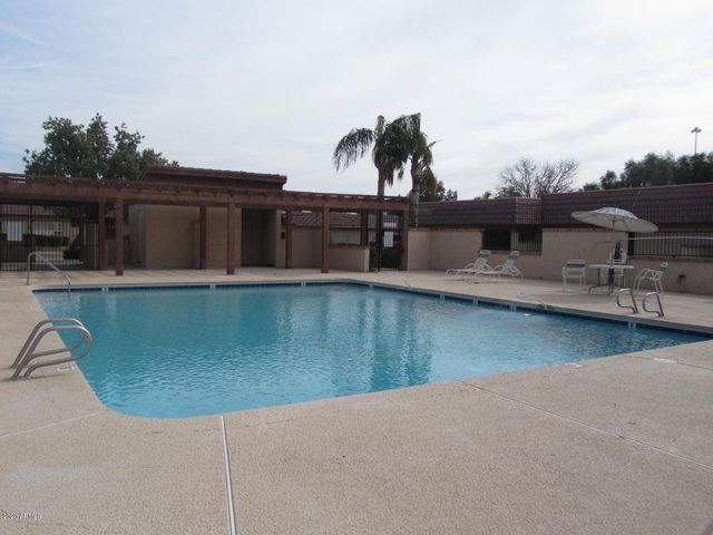 520 W HONONEGH Drive 6, Phoenix, AZ 85027