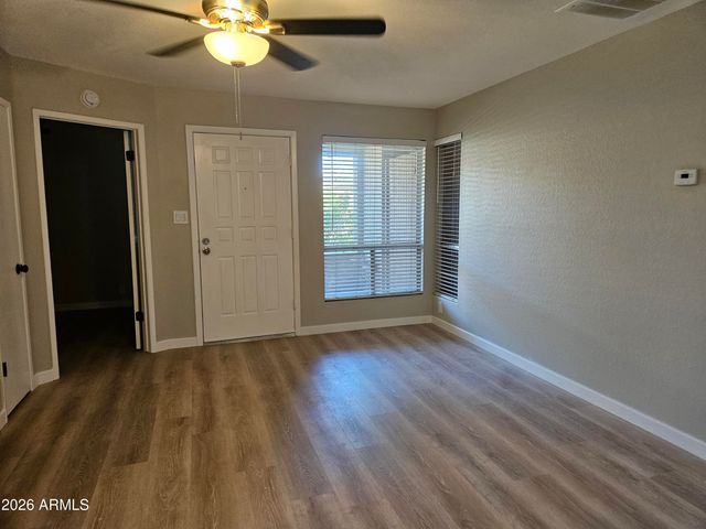 520 W HONONEGH Drive 6, Phoenix, AZ 85027