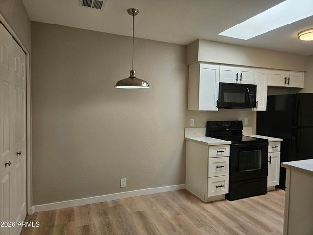 520 W HONONEGH Drive 6, Phoenix, AZ 85027