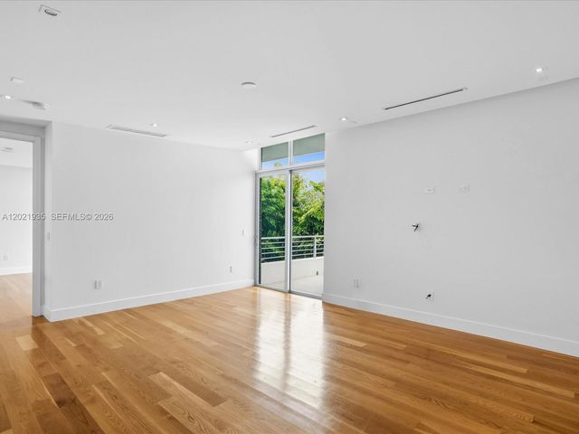 125 Hampton Ln, Key Biscayne, FL 33149