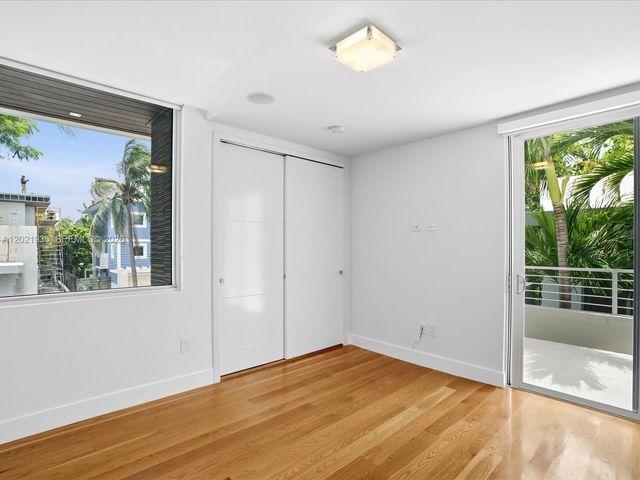125 Hampton Ln, Key Biscayne, FL 33149