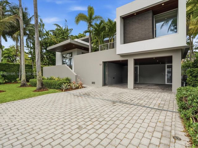 125 Hampton Ln, Key Biscayne, FL 33149