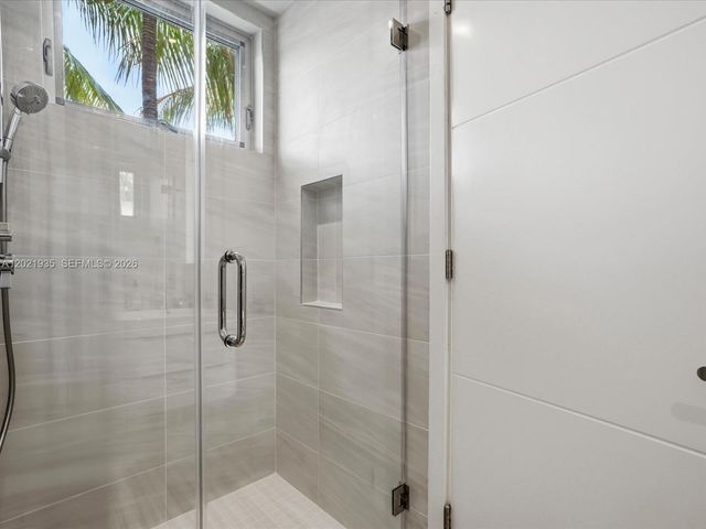 125 Hampton Ln, Key Biscayne, FL 33149