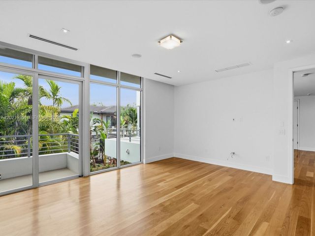 125 Hampton Ln, Key Biscayne, FL 33149