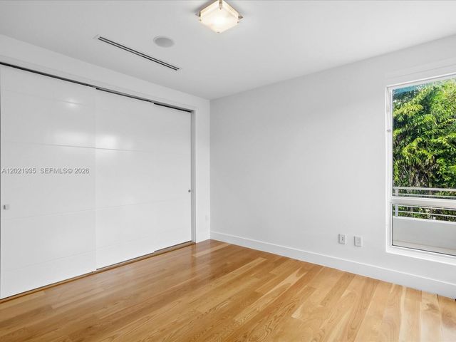 125 Hampton Ln, Key Biscayne, FL 33149