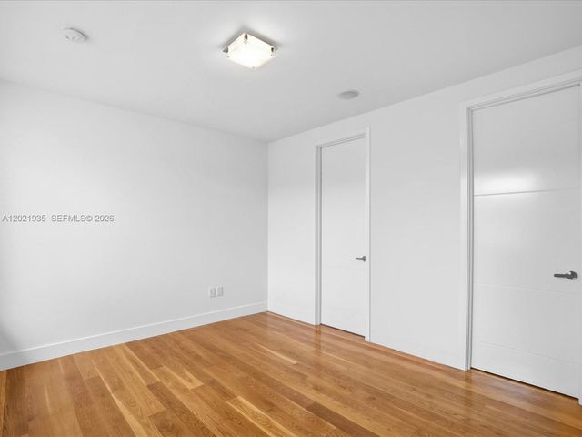 125 Hampton Ln, Key Biscayne, FL 33149