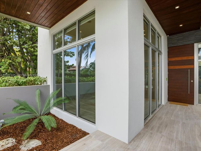 125 Hampton Ln, Key Biscayne, FL 33149