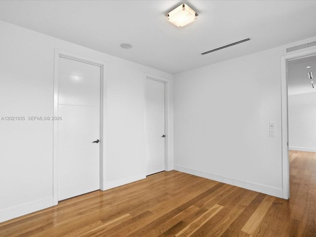 125 Hampton Ln, Key Biscayne, FL 33149
