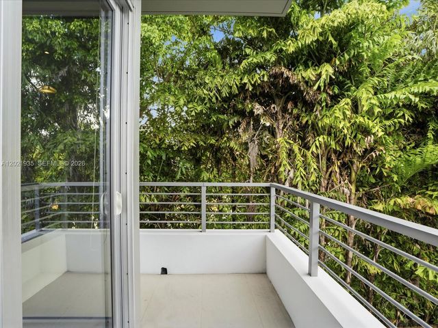 125 Hampton Ln, Key Biscayne, FL 33149