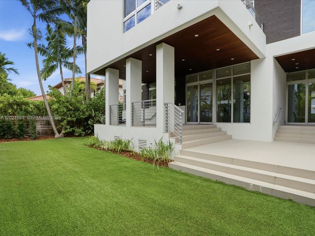 125 Hampton Ln, Key Biscayne, FL 33149