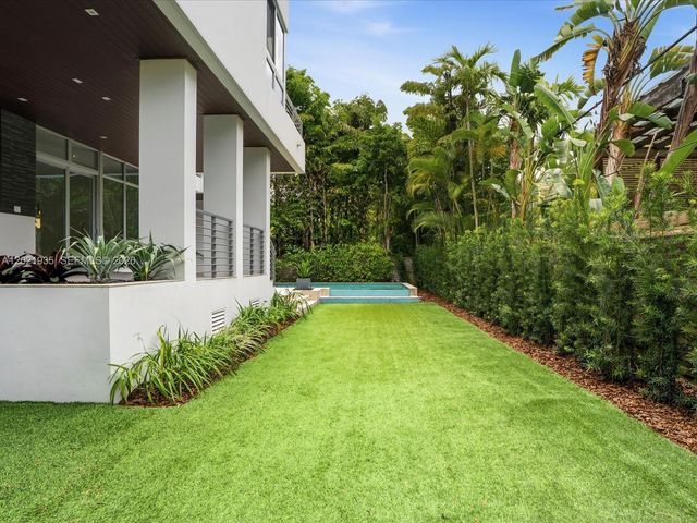 125 Hampton Ln, Key Biscayne, FL 33149