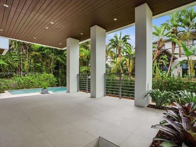 125 Hampton Ln, Key Biscayne, FL 33149