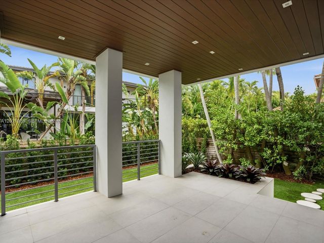 125 Hampton Ln, Key Biscayne, FL 33149