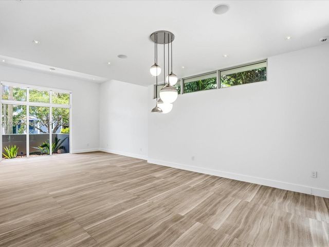 125 Hampton Ln, Key Biscayne, FL 33149