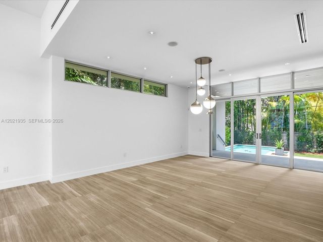 125 Hampton Ln, Key Biscayne, FL 33149