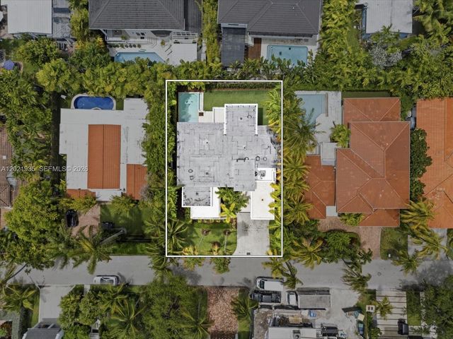 125 Hampton Ln, Key Biscayne, FL 33149