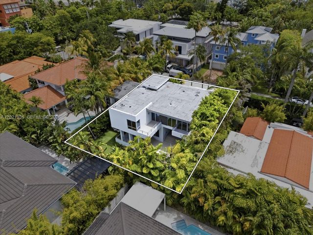 125 Hampton Ln, Key Biscayne, FL 33149