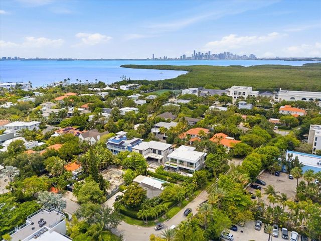 125 Hampton Ln, Key Biscayne, FL 33149